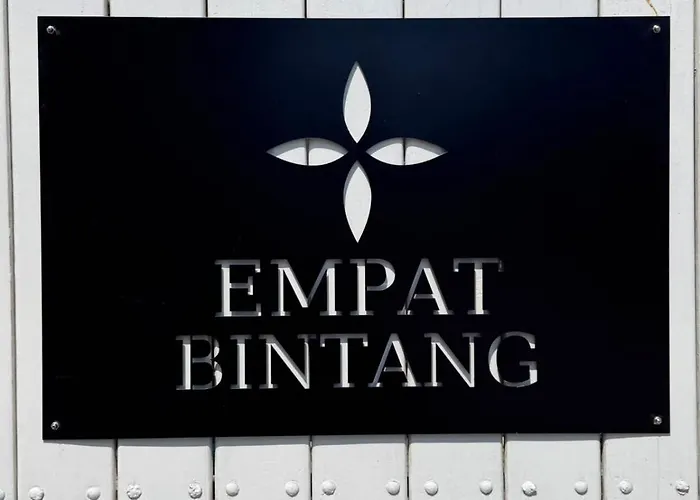 Empat Bintang بيت ضيافة